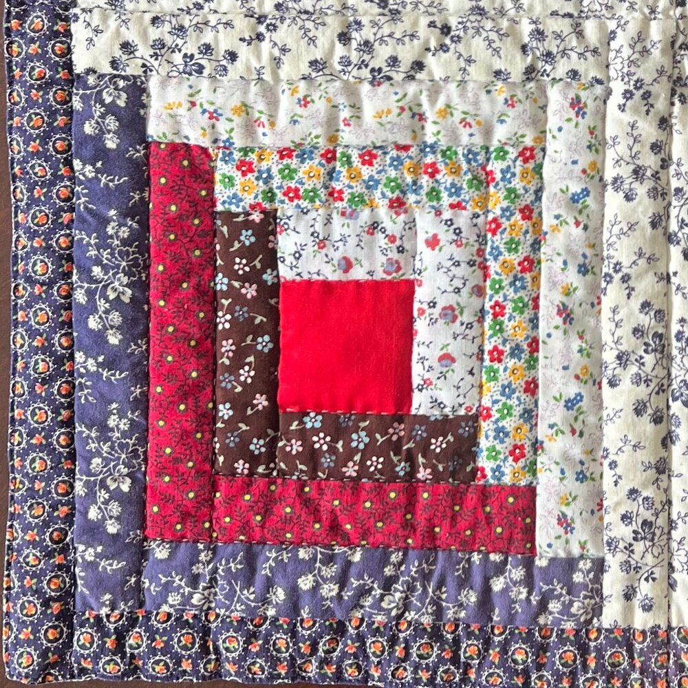 Hand-Stitched Patchwork Hand Quilted LOG CABIN Block Wall Hanging / Table Topper - Picture 5 of 16